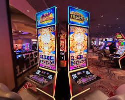 qq99 VIP Cashback Bonus Myanmar ကစားသမားများ platform ဝင်ကစားနေသောမြင်ကွင်း