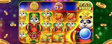 qq99 ငါးပစ်ဂိမ်း မိုဘိုင်းဖုန်းနှင့် ကစားနေသောမြင်ကွင်း